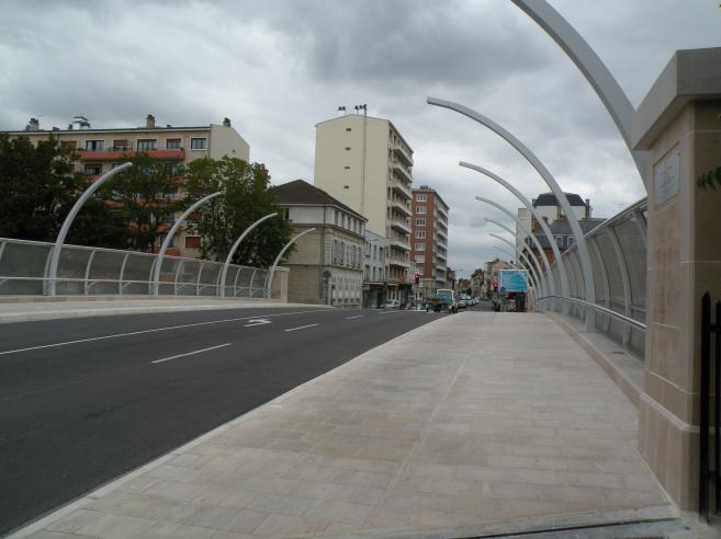  nouveau pont de la rue Voltaire, en direction de Sainte Savine